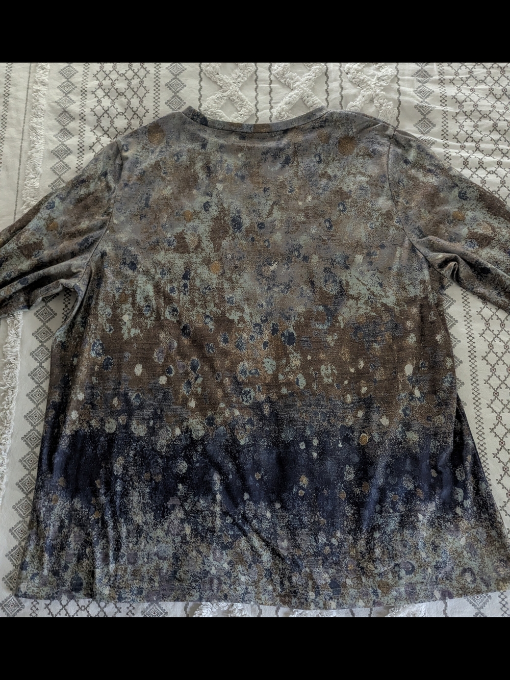 Abstract Design Shirt - Picture 4 of 7